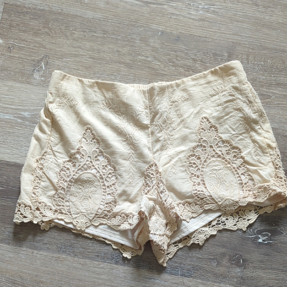 Lace Trim Cream Shorts